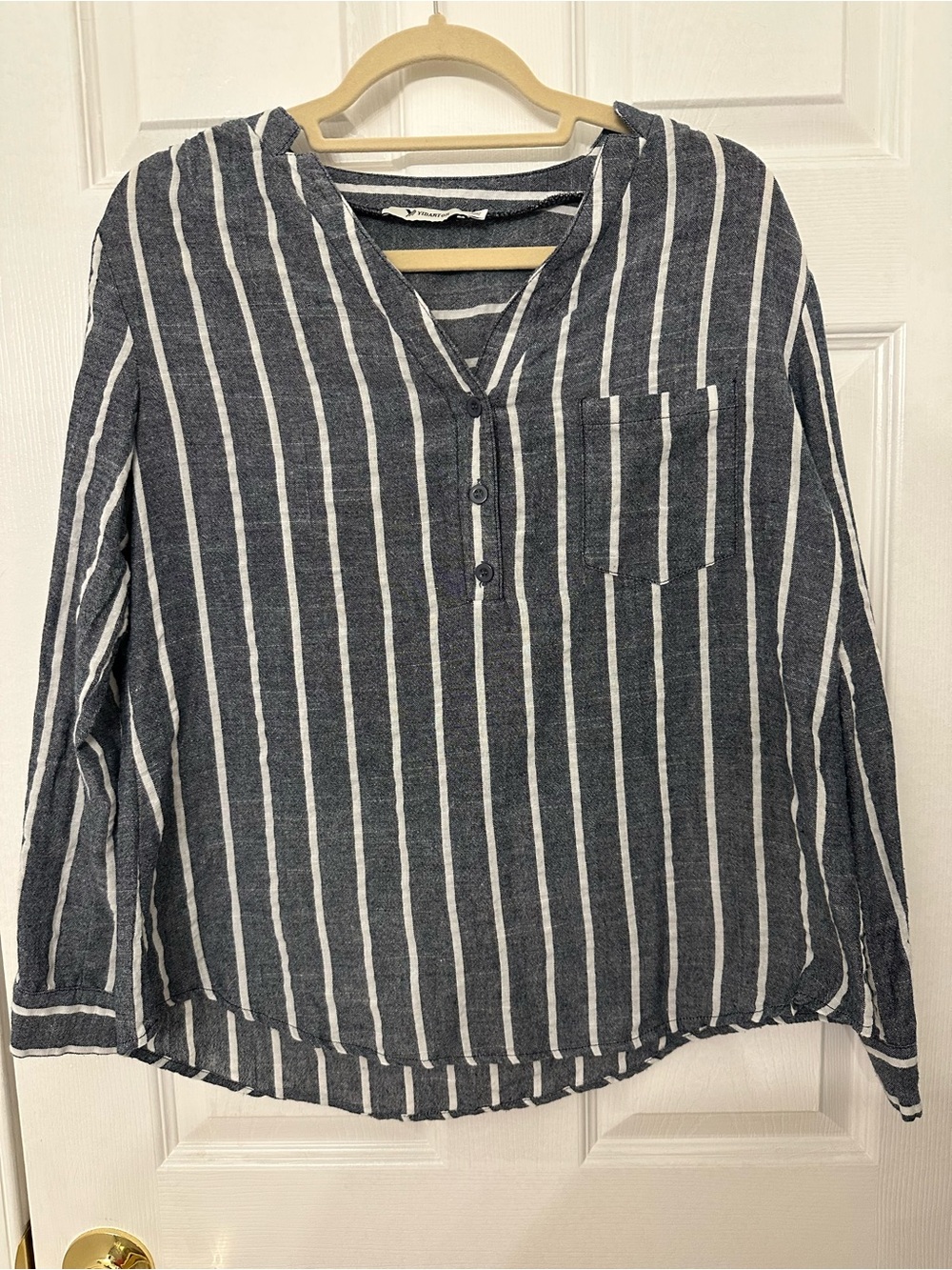 Men's Navy & White Vertical Stripe Button-Front Casual Shirt